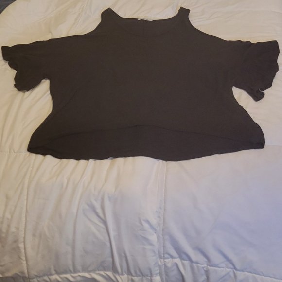 Acemi black cut out shoulder dolman short sleeve scoop neck blouse Sz: M - Picture 2 of 2